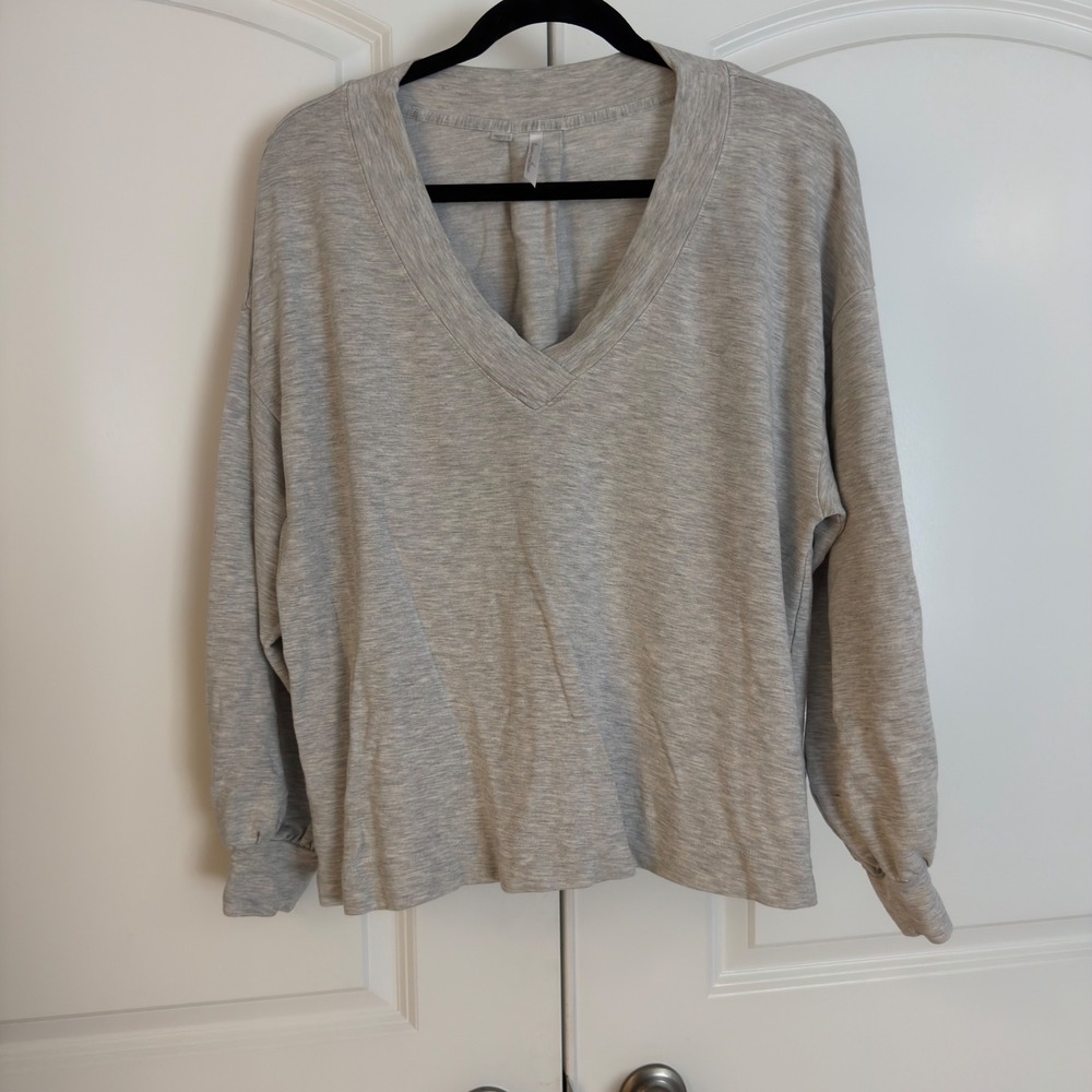 TravisMathew Womens V-Neck Long Sleeve Top Heather Gray Tencel Blend S